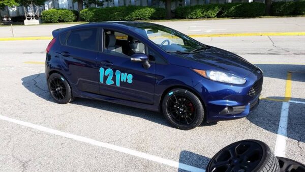 Blue Ford Fiesta with number 121HS.